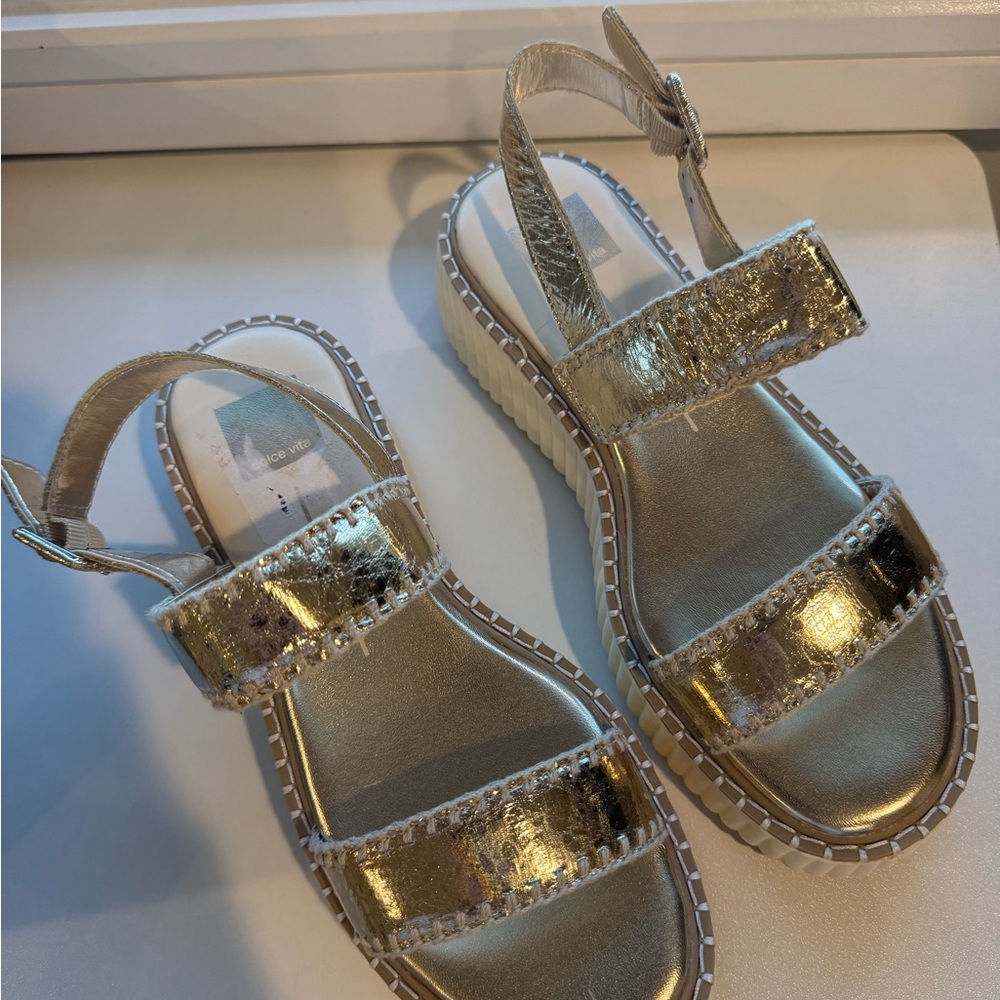 Dolce Vita Metallic Crinkle Gold / Buckle Strap Sandals - size 8 / brand new - Picture 6 of 6